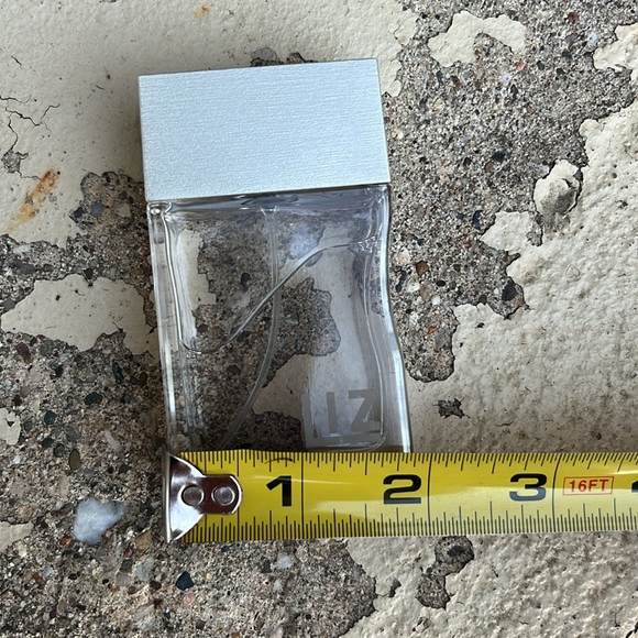 New Liz perfume - Picture 13 of 14